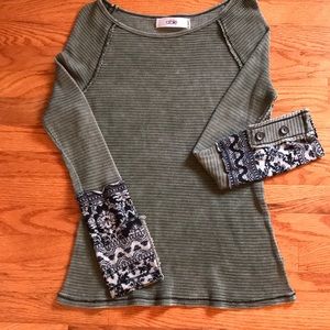 Able thermal distressed top with sleeve detail